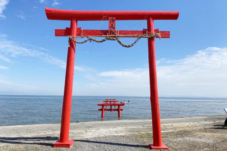Oouo Shrine and ‘Floating Torii Gates’ on the Ariake Sea
