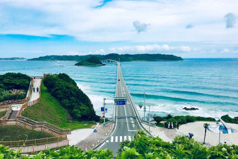 山口県の絶景！角島大橋と元乃隅神社ドライブの旅