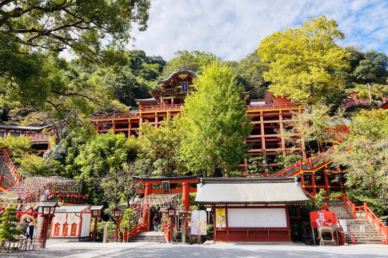 A gorgeous shrine on a mountain slope ‘Yutoku Inari Shrine’