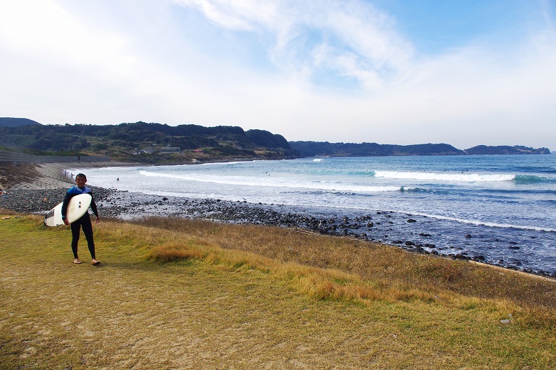 This is the Tategami Surf Point near Tategami Rock. It is one of the most famous surfing spots in Kyushu, Japan with a long history and great waves.