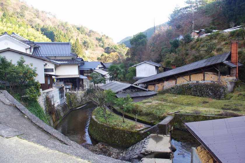 Onta-yaki, tembikar indah yang dibuat dengan tangan di 10 tempat pembakaran di pegunungan Kota Hita, Oita