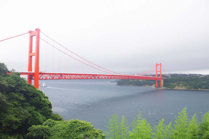 Hirado Ohashi is a red suspention bridge and connects Hirado island with mainland Kyushu.
