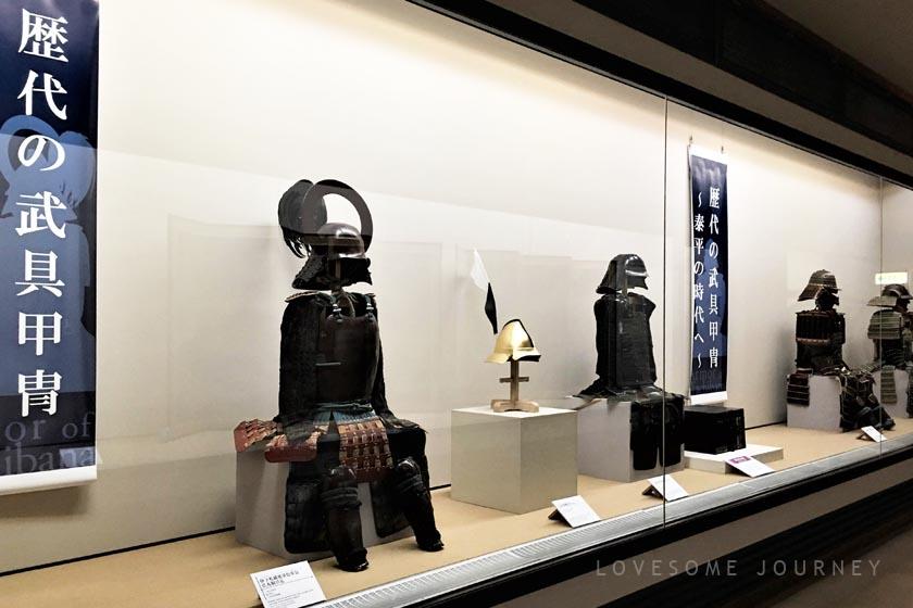 柳川御花にある立花家史料館の内部です。江戸時代に使われた鎧、兜、武具が展示されています。