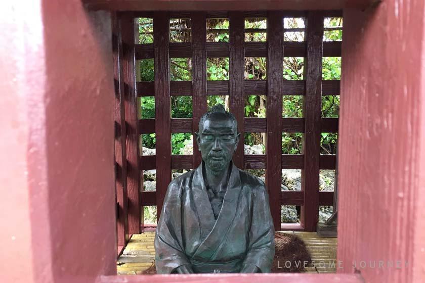 The Saigo Nanshu Museum has a replica of a jail from that time. There is a statue of Saigo Takamori inside the jail.