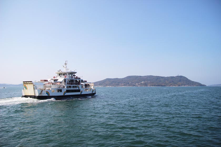 The ferryboat is proceeding toward Nokonoshima island.